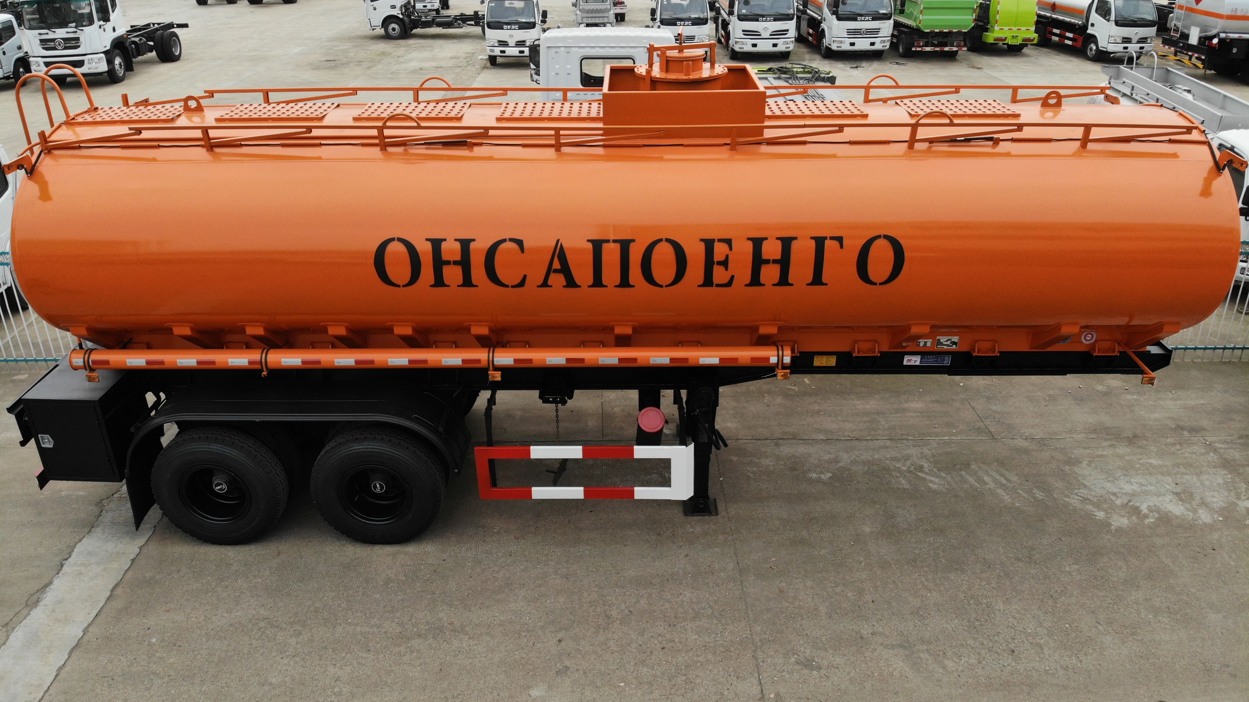 10臺(tái)外貿(mào)出口運(yùn)油半掛車，10臺(tái)?；饭捃嚢l(fā)車交付客戶